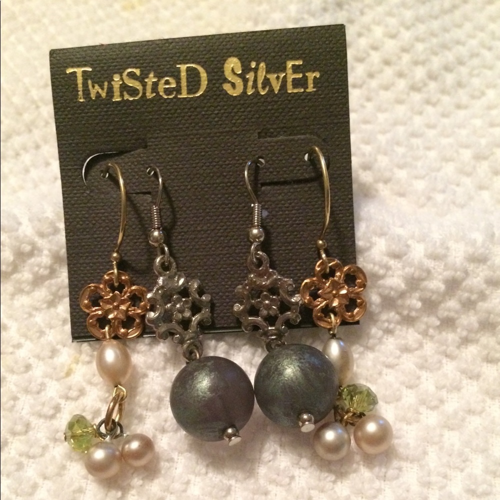 💎 Silver beaded dangle earrings